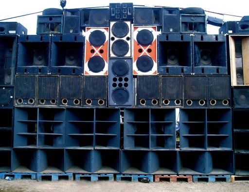 sound-system-speaker-wall